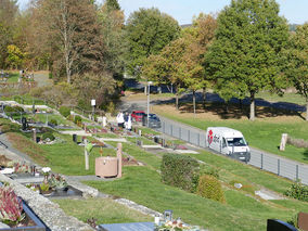 Segnung der Gräber auf dem Friedhof in Naumburg (Foto: Karl-Franz Thiede)